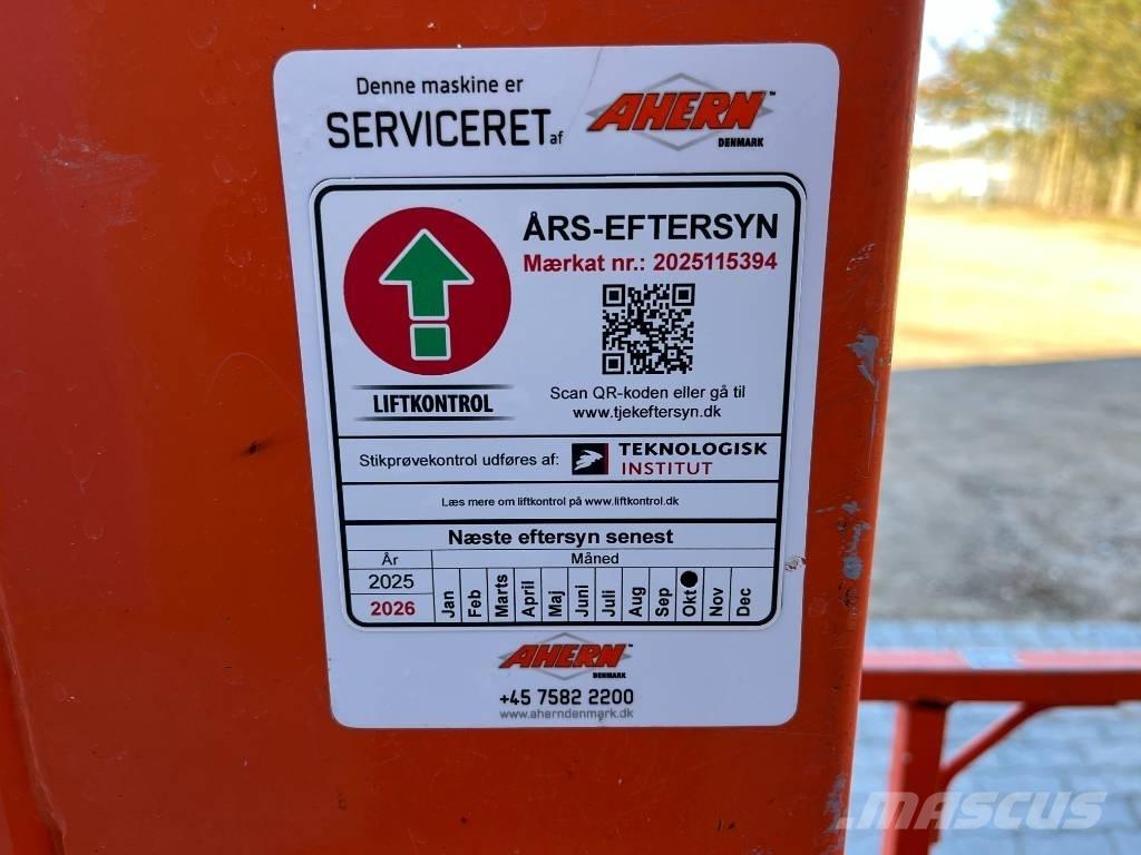 JLG 1230 ES Jarbolne penjajuće platforme