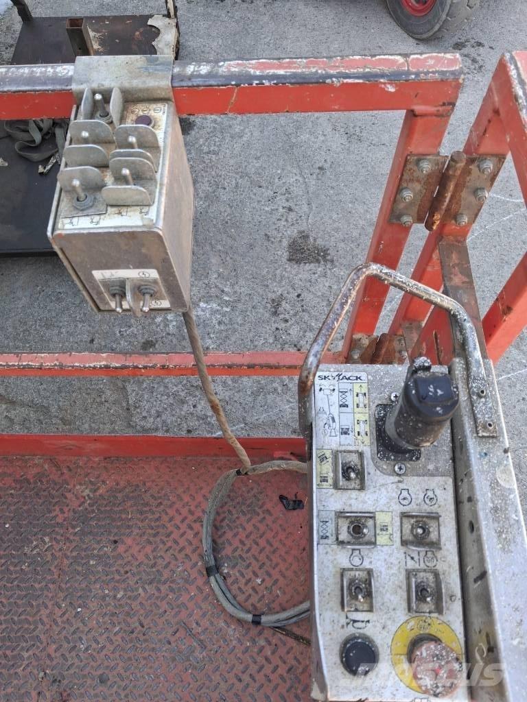 SkyJack SJ 6826 RT Makazaste platforme