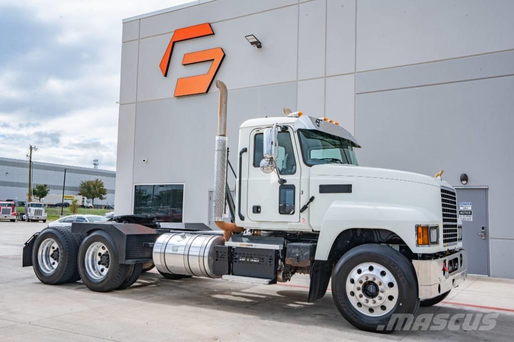 Mack Pinnacle 64T Tegljači