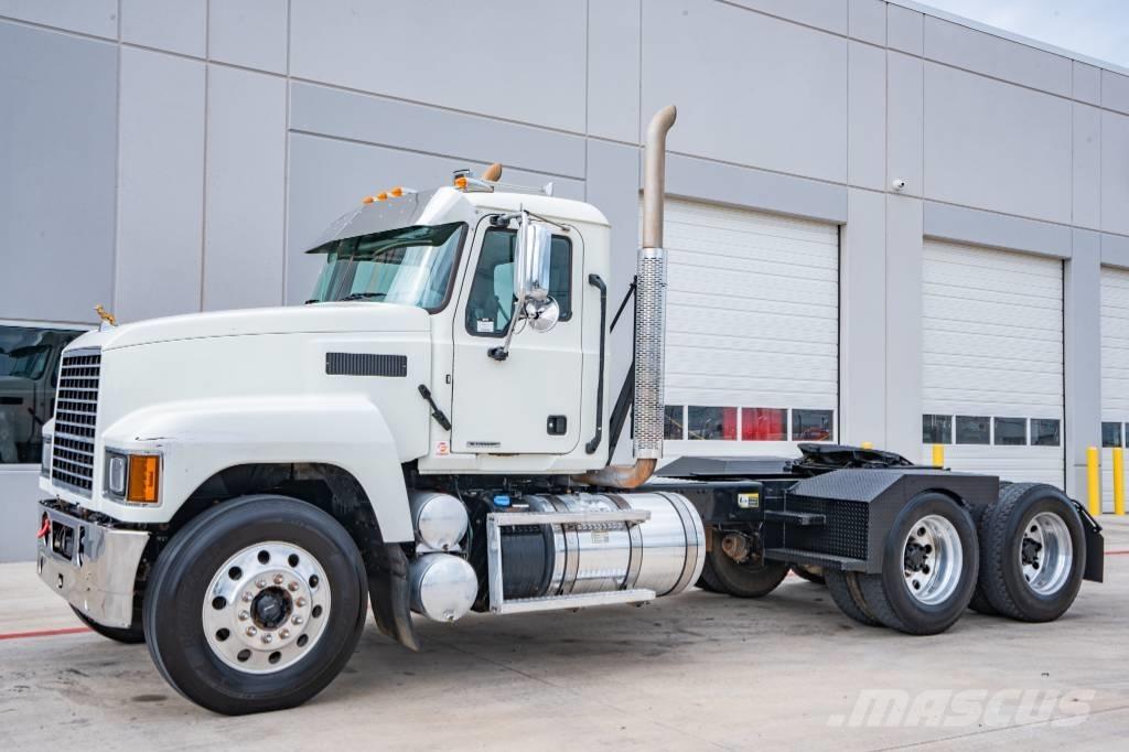 Mack Pinnacle 64T Tegljači