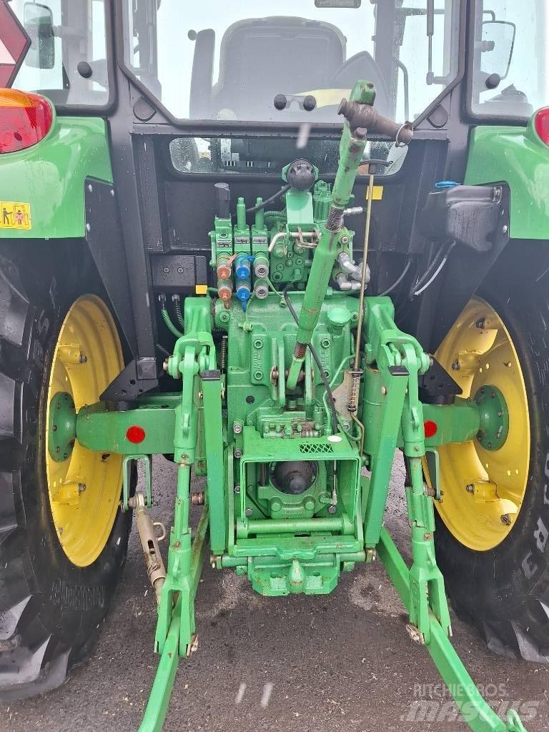 John Deere 5100 R Traktori