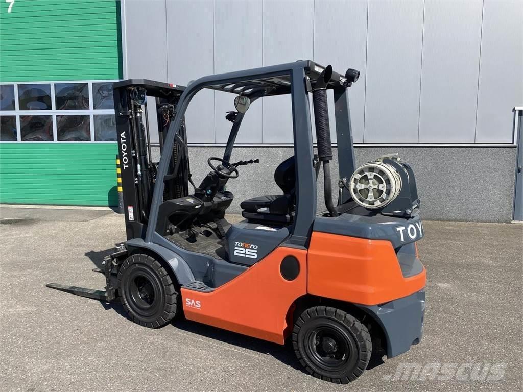 Toyota 02-8FGF25 Plinski viljuškari