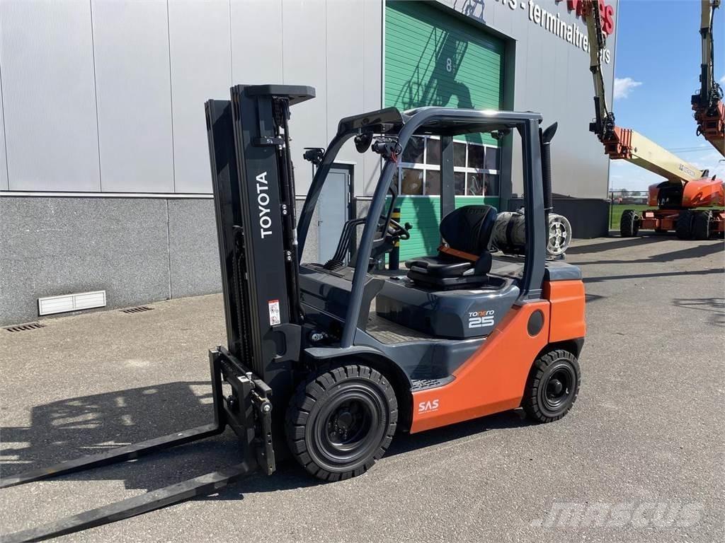 Toyota 02-8FGF25 Plinski viljuškari