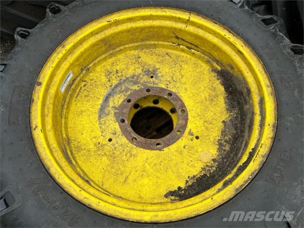 BKT 12.4-32 Gume, točkovi i felne