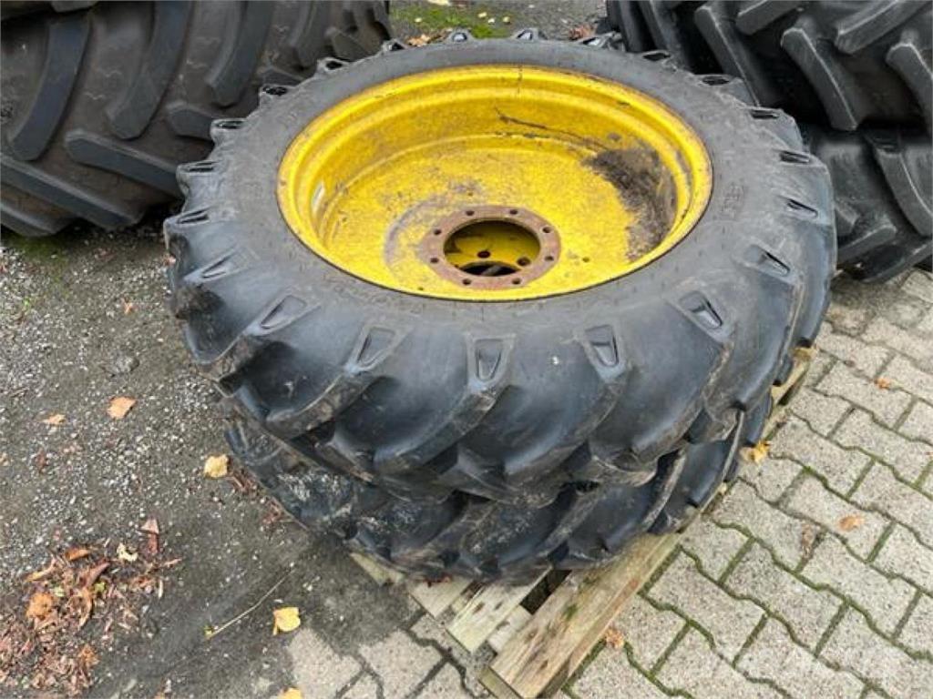 BKT 12.4-32 Gume, točkovi i felne