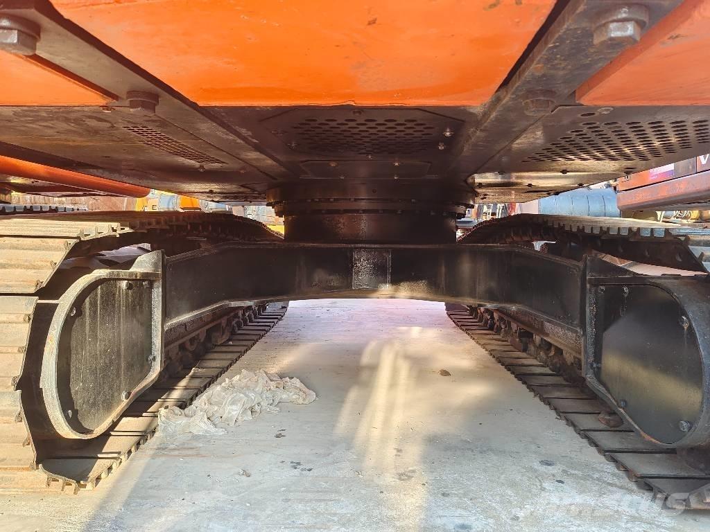 Hitachi ZX 210 Bageri guseničari