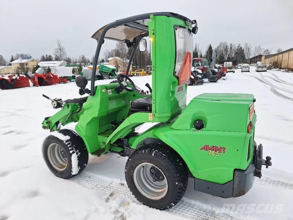 Avant 745 Višenamenski utovarivači