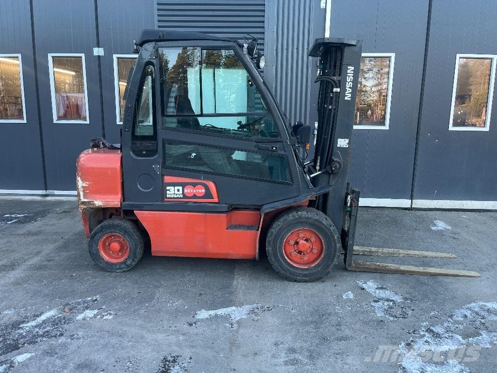 Nissan FGD02A300 Dizelski viljuškari