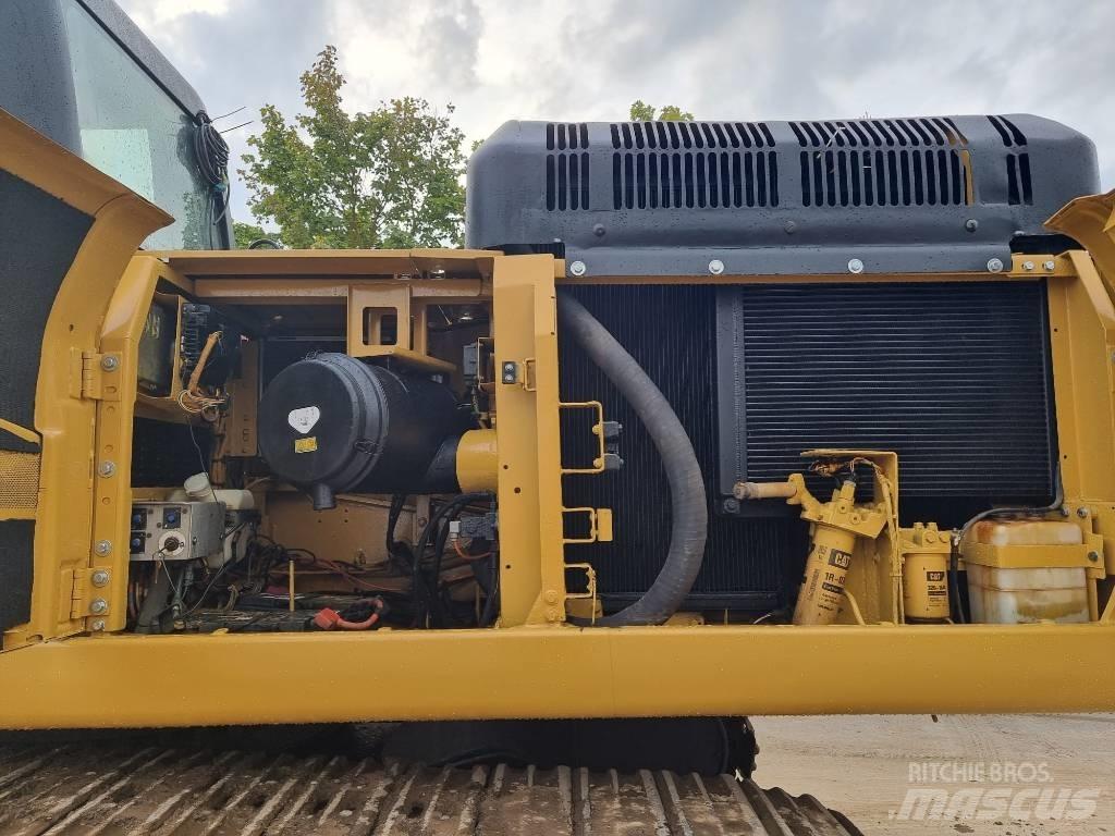CAT 330 D Bageri guseničari
