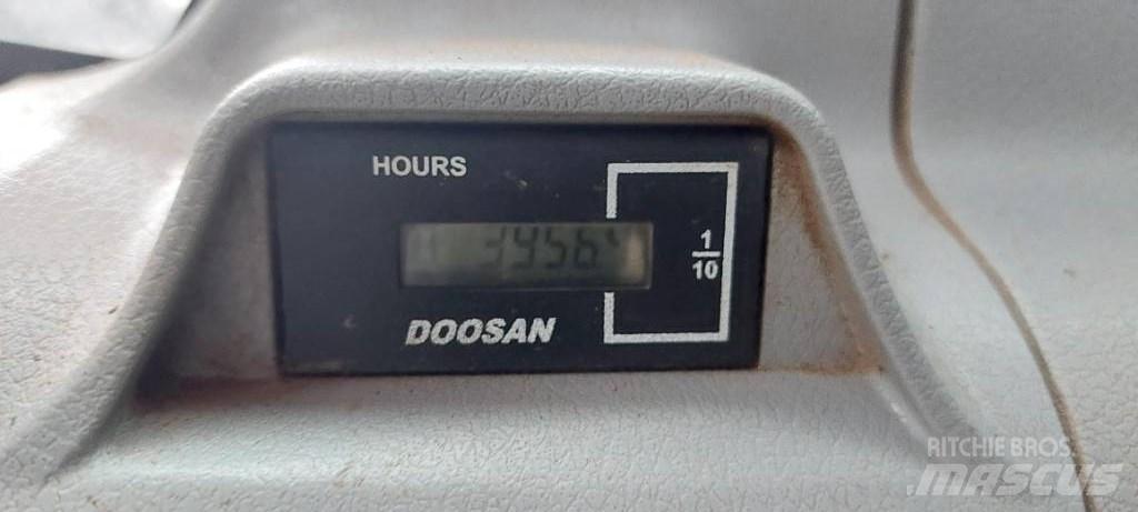 Doosan DX225LC-5 Bageri guseničari