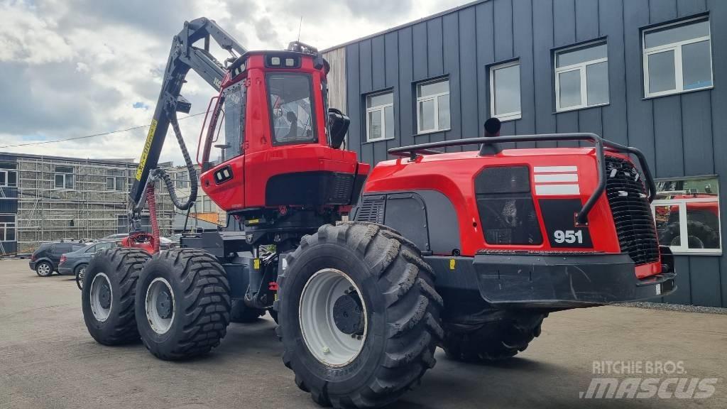 Komatsu 951 Harversteri