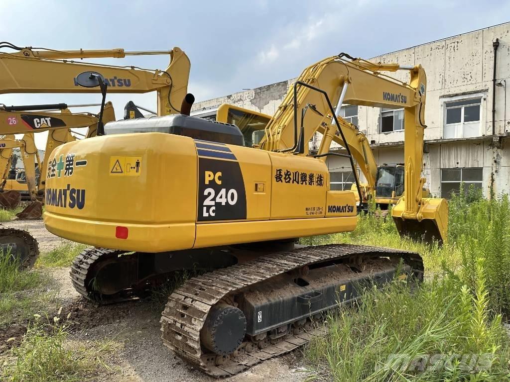 Komatsu PC240-8 Bageri guseničari