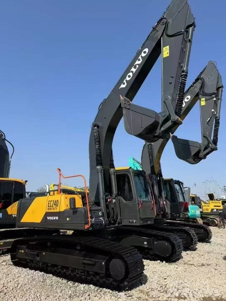 Volvo EC 240 Bageri guseničari