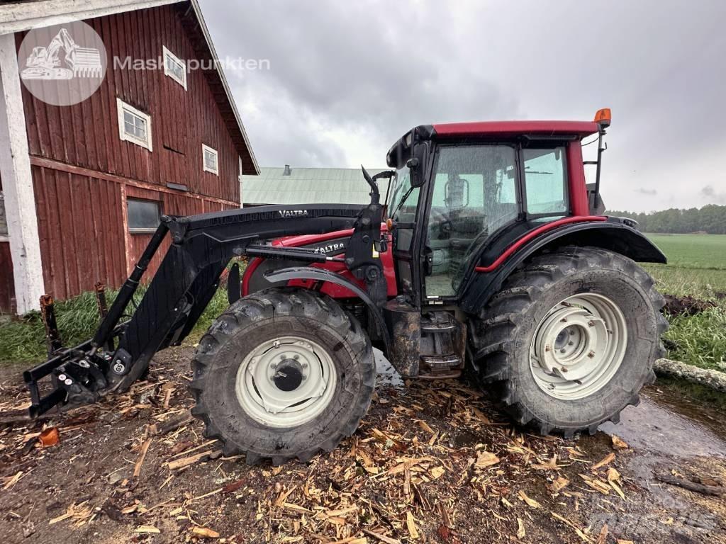 Valtra N 121 Traktori