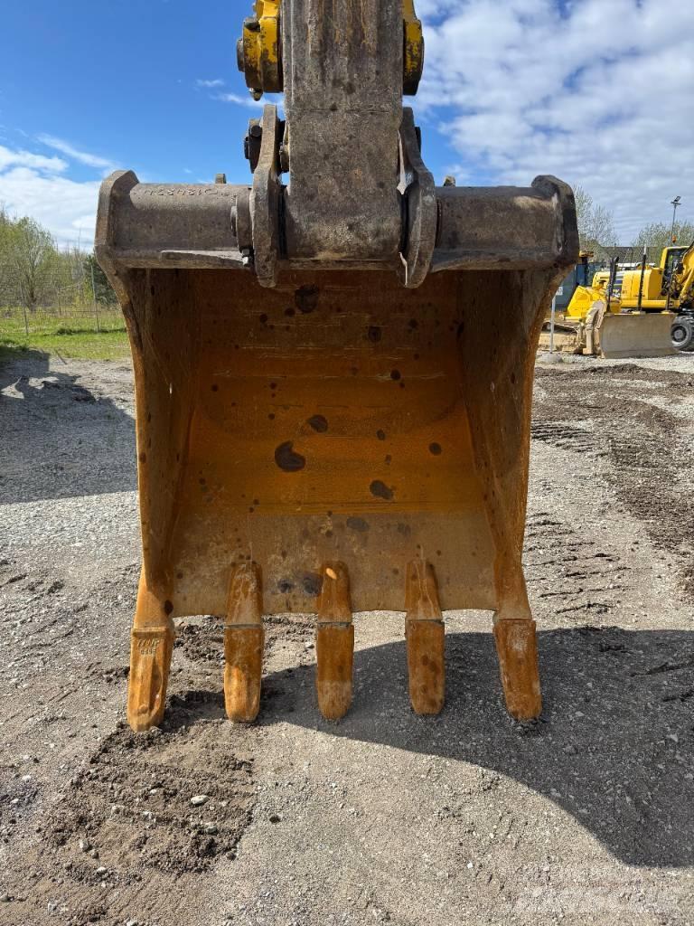 Komatsu HB365LC-3E0 Bageri guseničari
