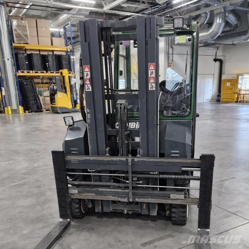 Combilift CBE2500 Viljuškari sa 4-stranskim dohvatom