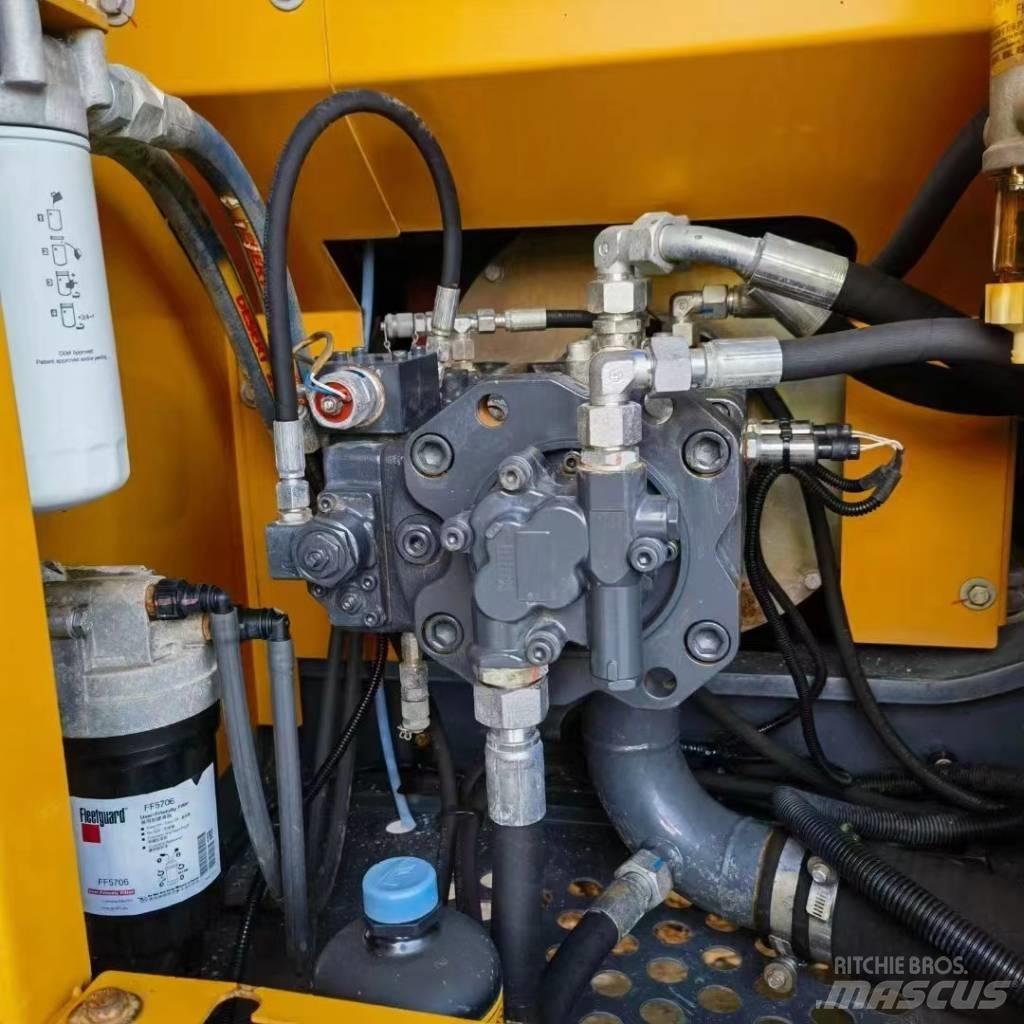 XCMG XE 135 D Bageri guseničari