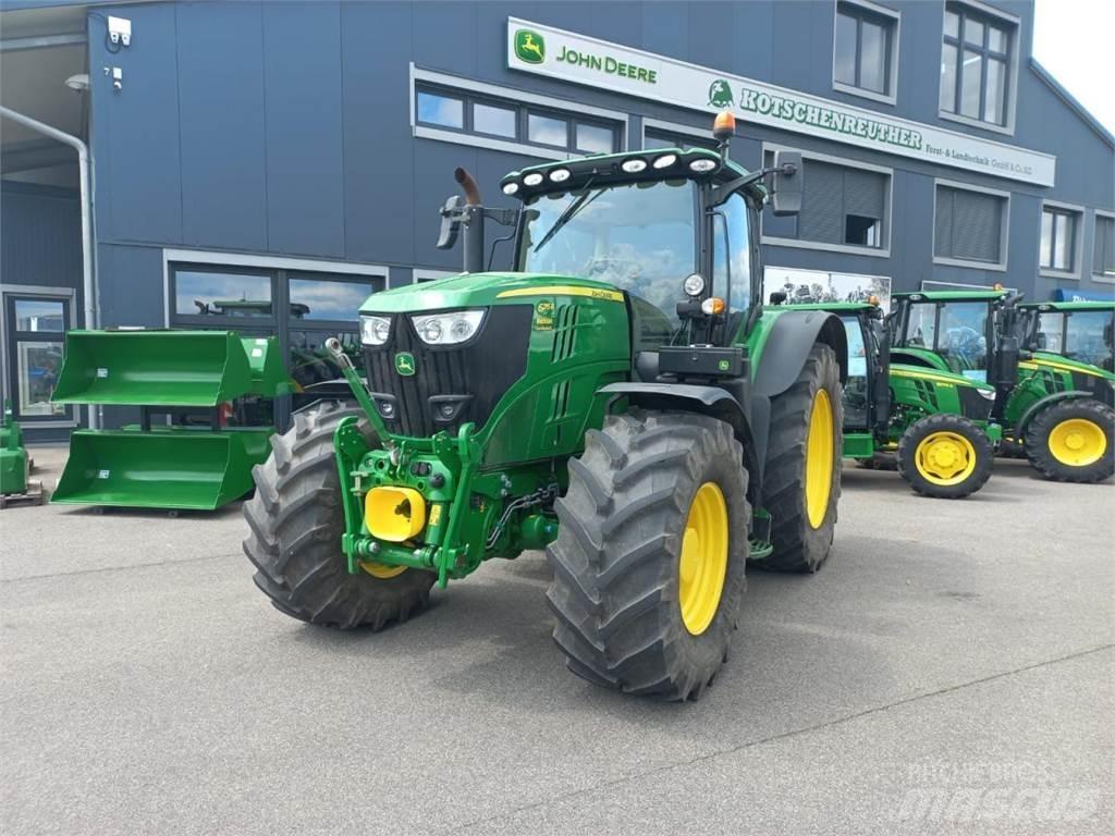 John Deere 6215R Traktori