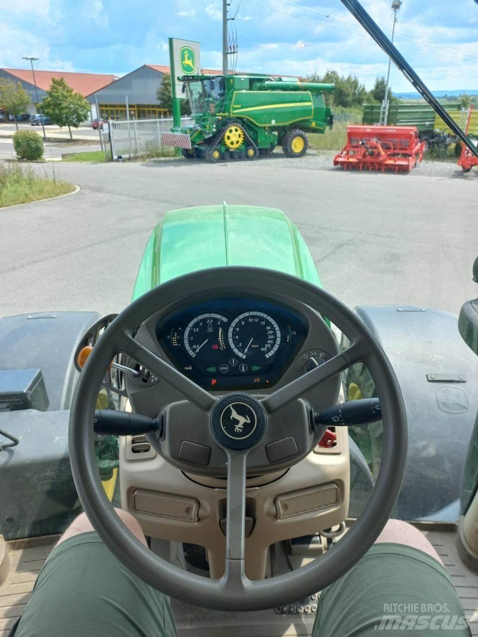 John Deere 6215R Traktori