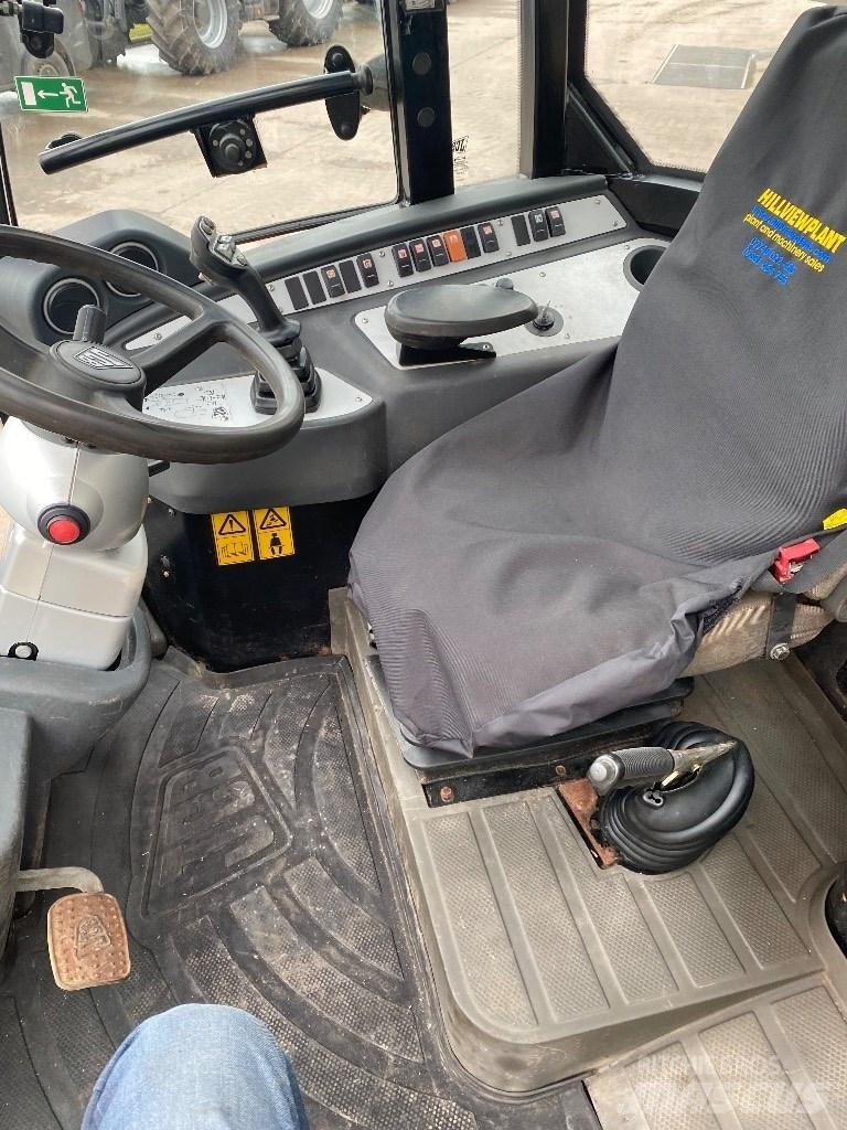 JCB TM 220 Poljoprivredni teleskopski utovarivači