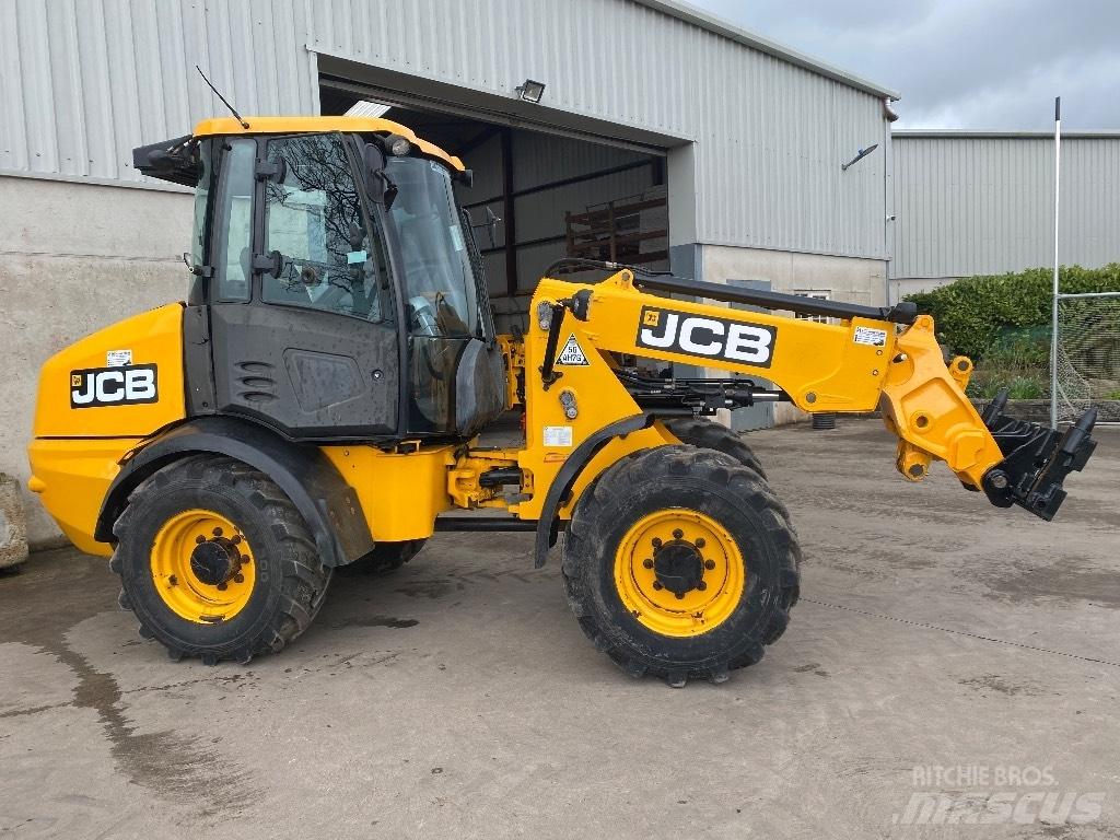 JCB TM 220 Poljoprivredni teleskopski utovarivači