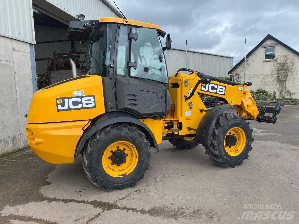 JCB TM 220 Poljoprivredni teleskopski utovarivači