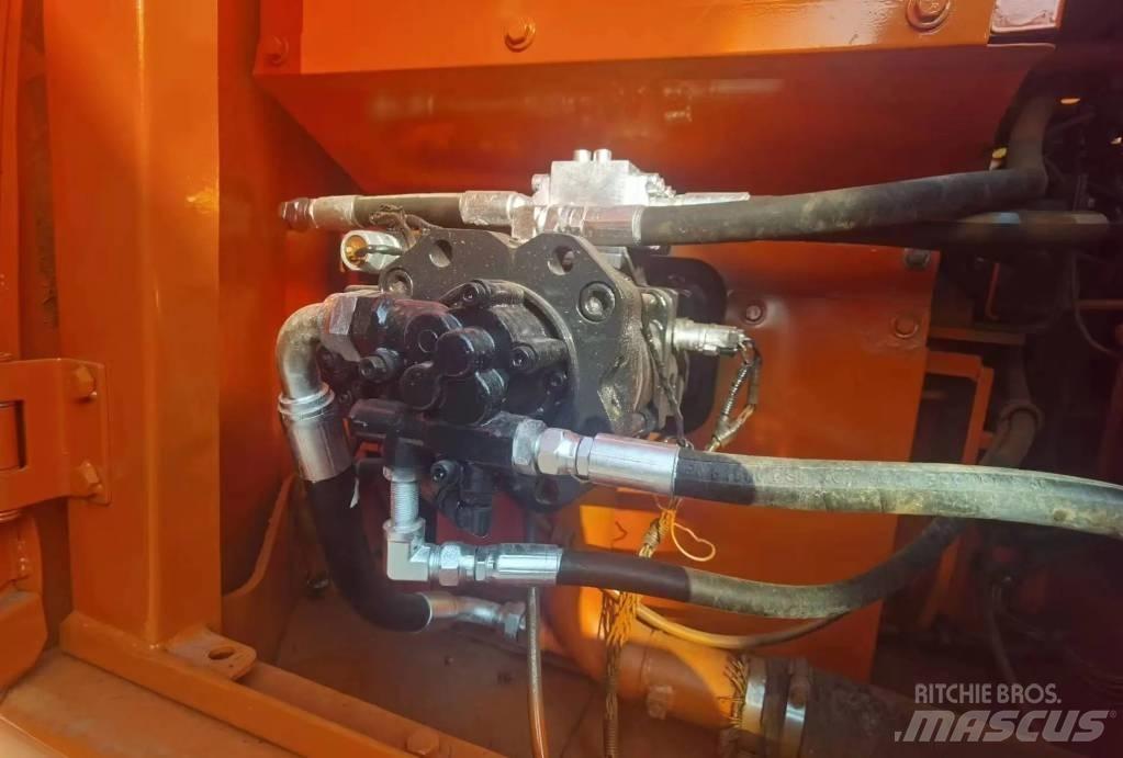 Doosan DX 140 LC Bageri guseničari