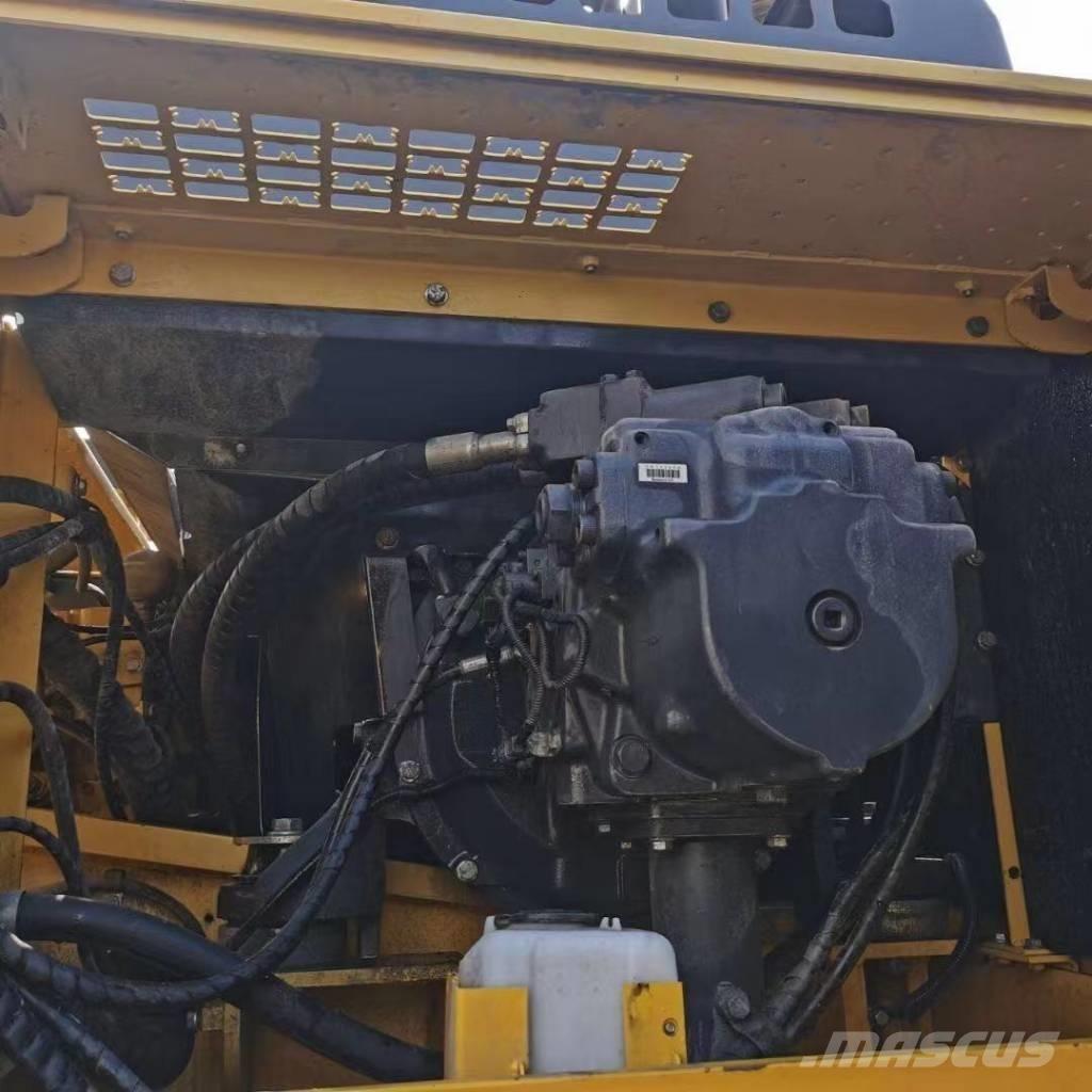 Komatsu 450LC-8 Bageri guseničari