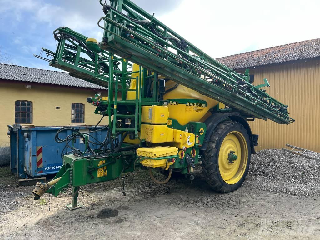 John Deere 840 Vučene prskalice