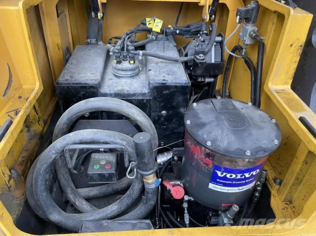 Volvo EC300 E Bageri guseničari