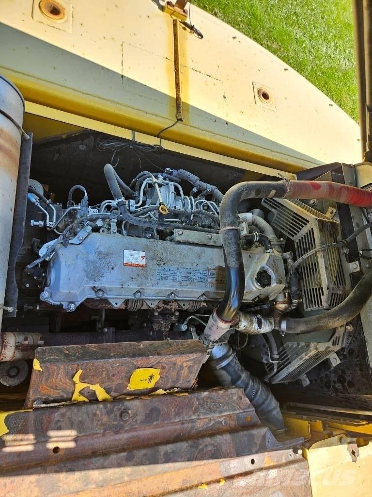New Holland E 385 B Bageri guseničari