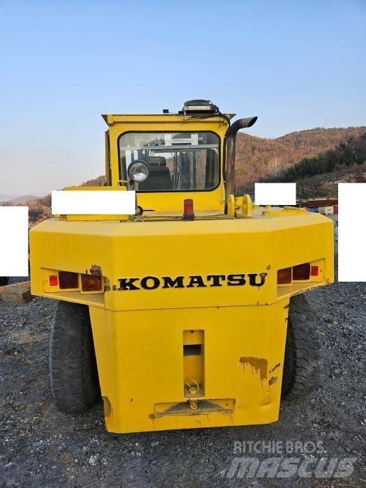 Komatsu FD 150 Viljuškari sa pomičnim stupom