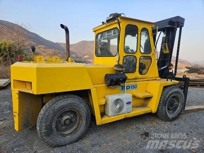 Komatsu FD 150 Viljuškari sa pomičnim stupom