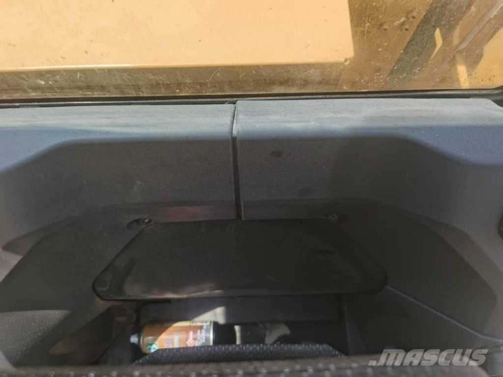 CAT 310 Bageri guseničari