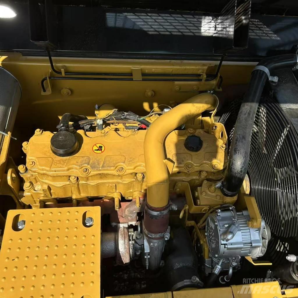 CAT 324D2L Bageri guseničari