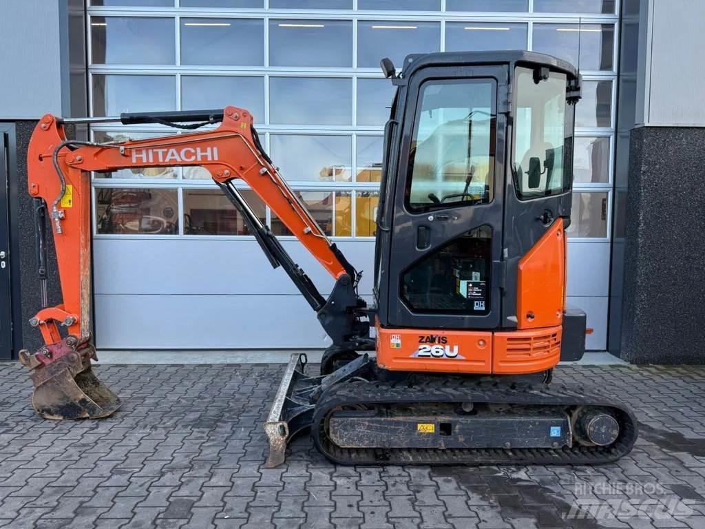 Hitachi ZX26U-6 CR Mini bageri < 7t