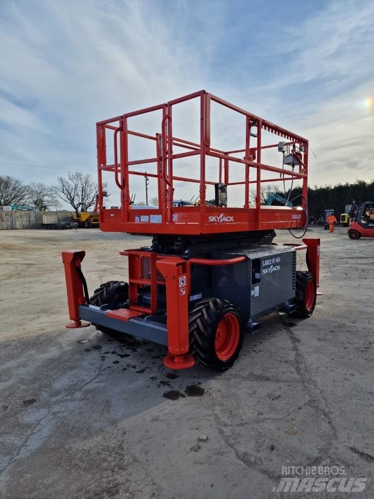 SkyJack SJ 6832 RT Makazaste platforme