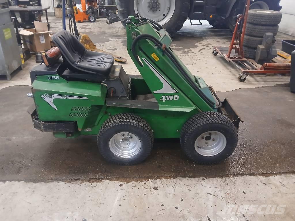 Avant 320 Višenamenski utovarivači