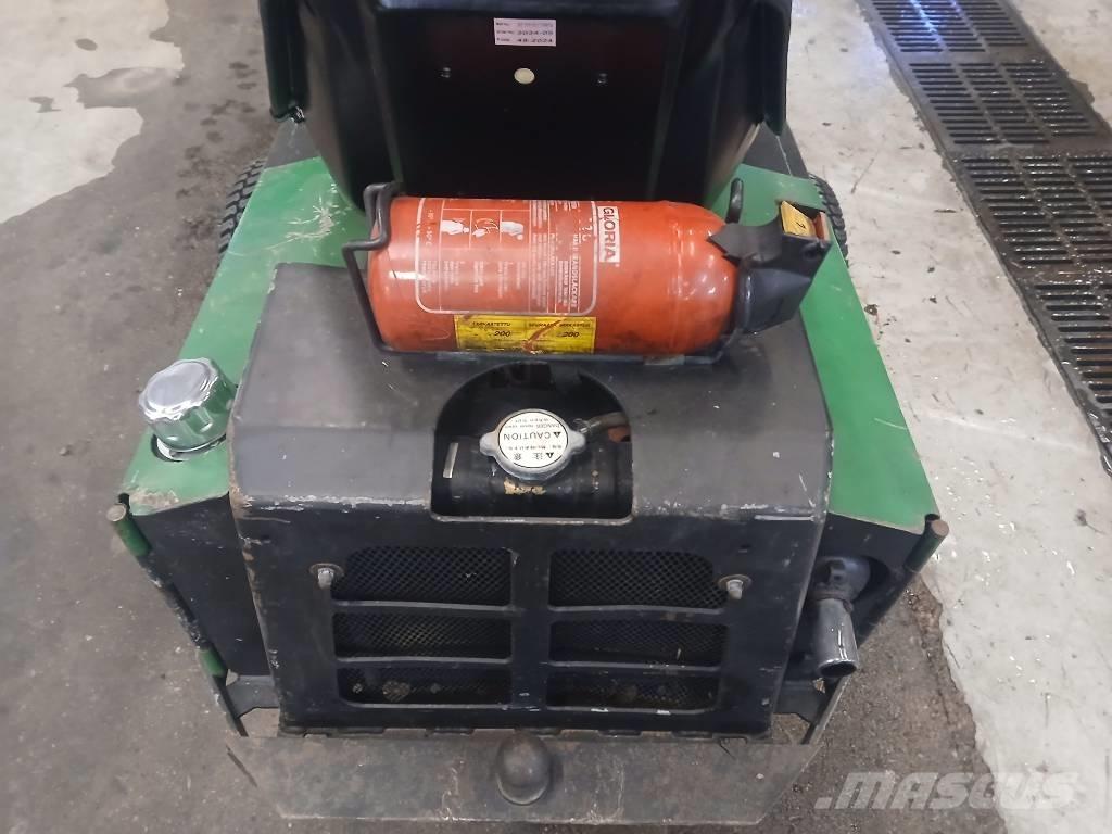 Avant 320 Višenamenski utovarivači