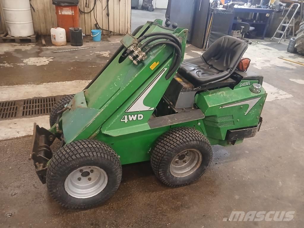 Avant 320 Višenamenski utovarivači