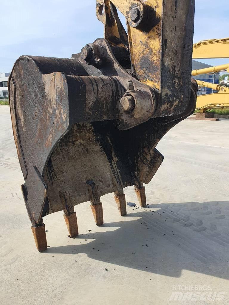 CAT M 318 Bageri točkaši
