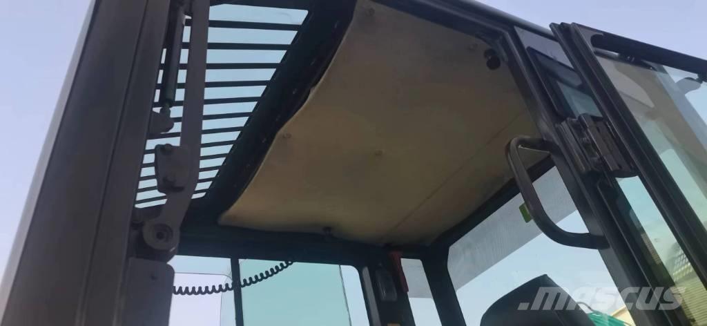 Komatsu 56-7 Bageri guseničari