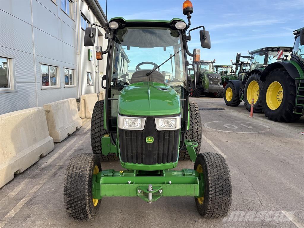 John Deere 4066R Manji traktori