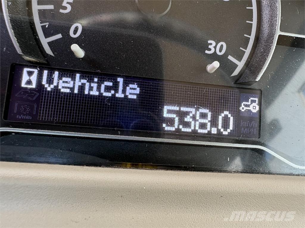 John Deere 4066R Manji traktori