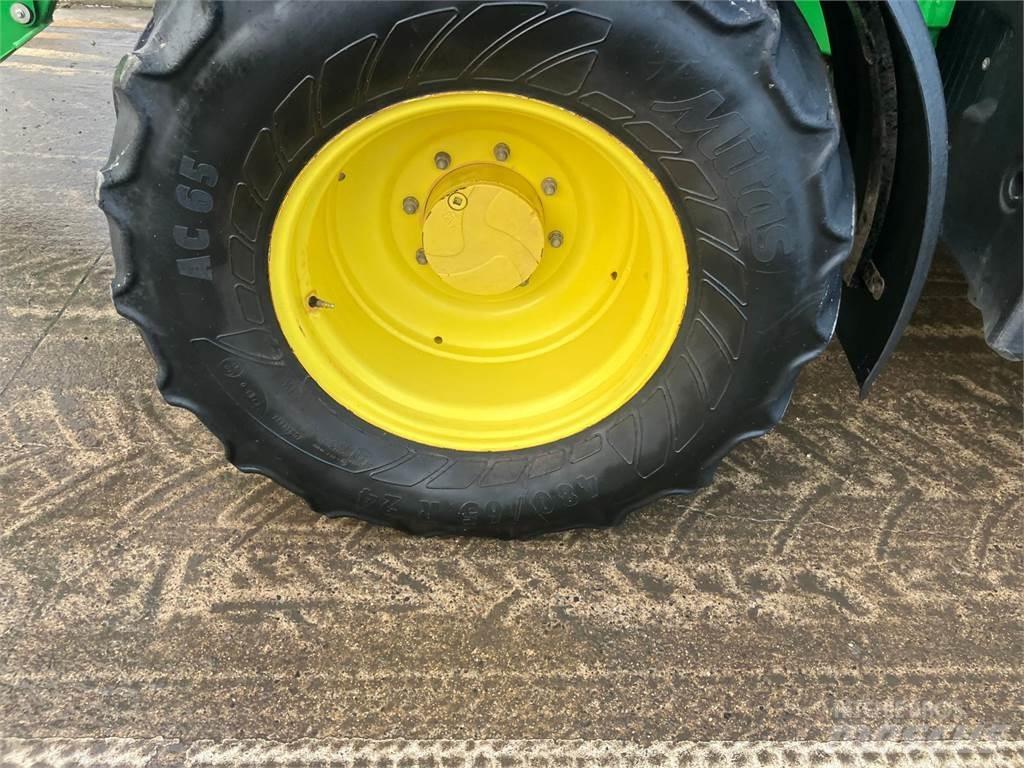 John Deere 6120M Traktori
