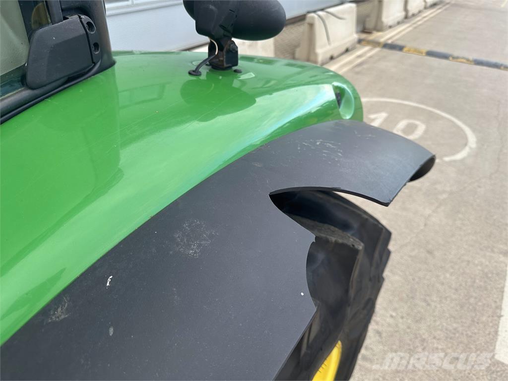 John Deere 6135R Traktori