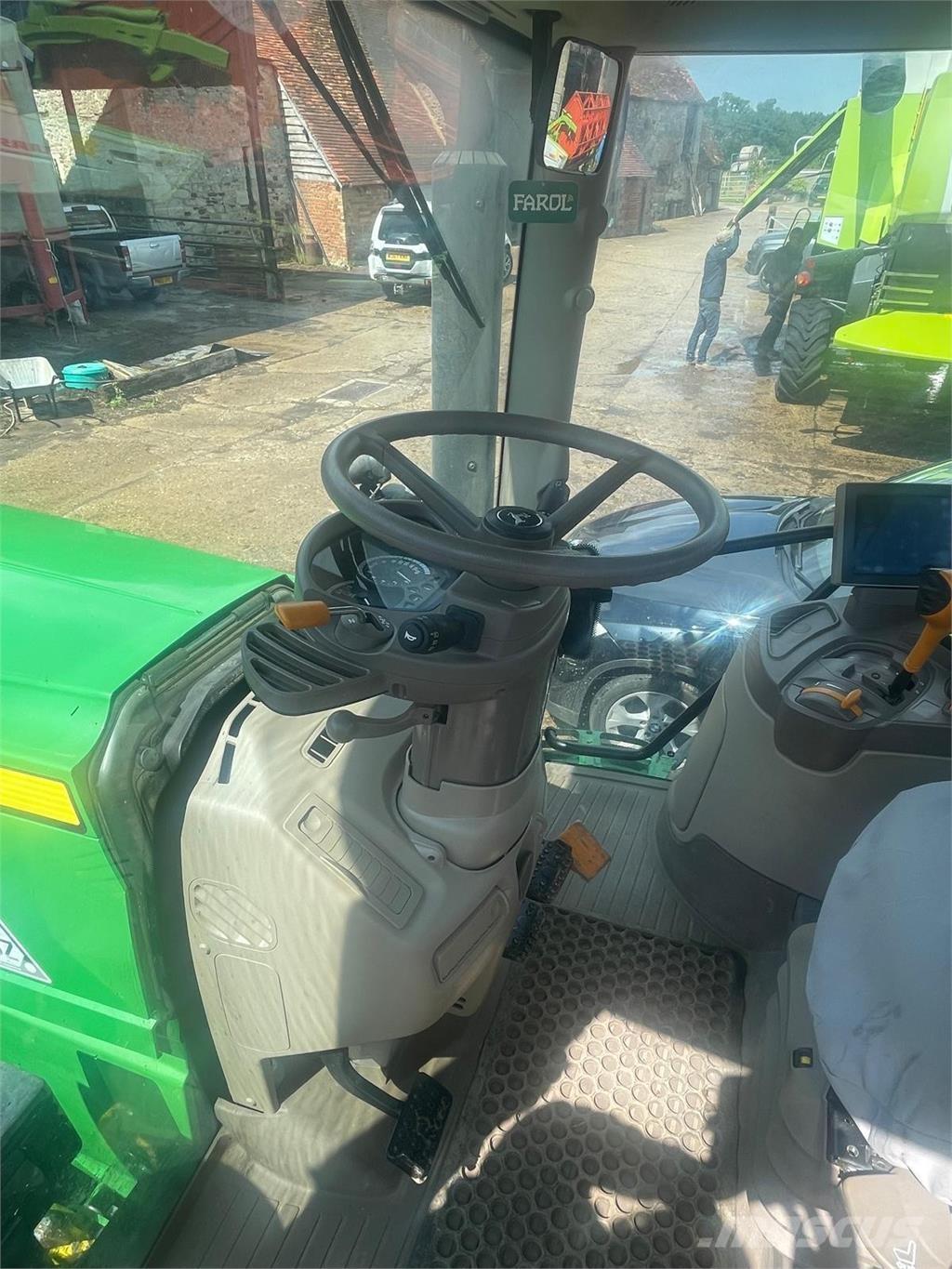 John Deere 6155R Traktori