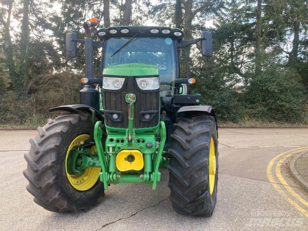 John Deere 6215R Traktori