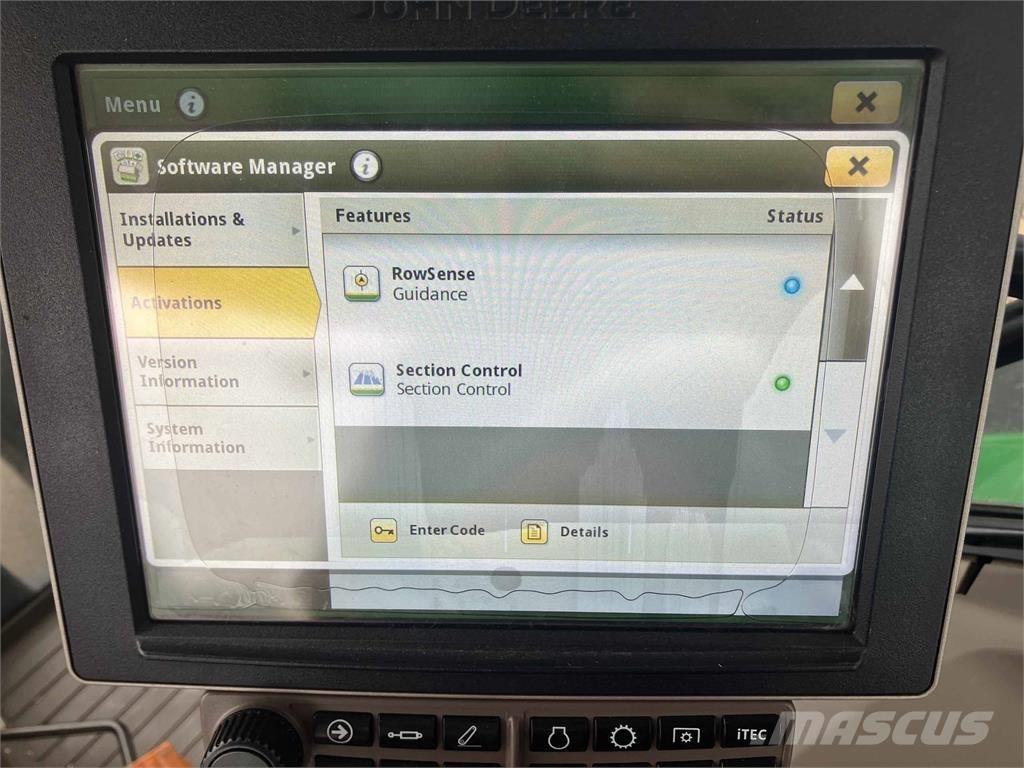 John Deere 6215R Traktori