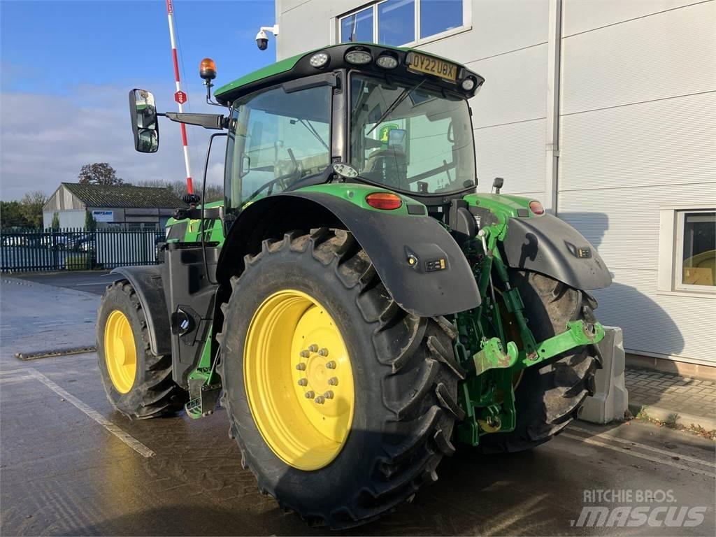 John Deere 6215R Traktori